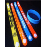 PULSERA PVC MODELO CON BROCHE BLANCO