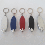 llavero linterna led ovalado de plastico en colores