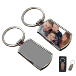 llavero metalico rectangular con logo personalizado y estuche negro