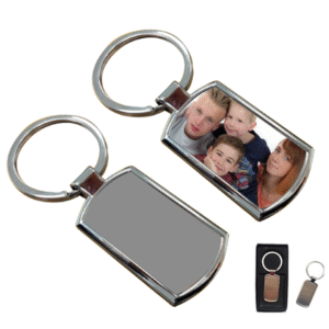 llavero metalico rectangular con logo personalizado y estuche negro
