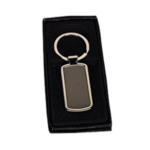 llavero metalico con acabado gris y estuche negro en allpublicidad.com.pe