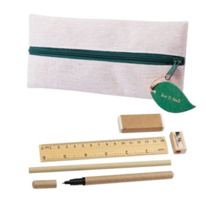 cartuchera de tela gris ecologico con set de escritorio en regla, lapiz, lapicero, borrador y tajador en allpublicidad.com.pe