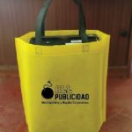 bolsa con base para caja de zapatos de color amarilla
