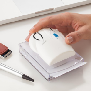 dispensador de papel o porta notas en forma de camisa de medico