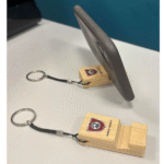 Llavero porta celular de bambu o madera